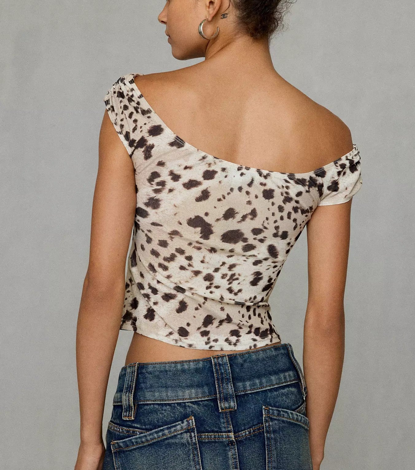 Animal Print Off‑The‑Shoulder Cap Sleeve Mesh Cropped Top